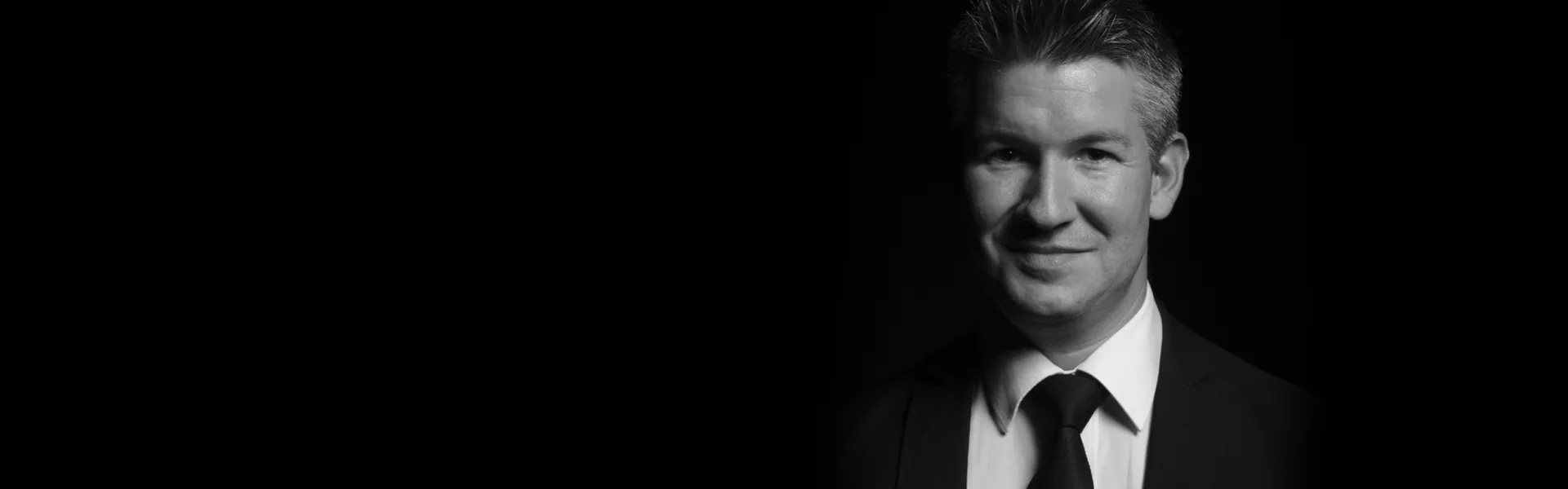 4-header-hintergrund-mit-farbubergang-1920x600